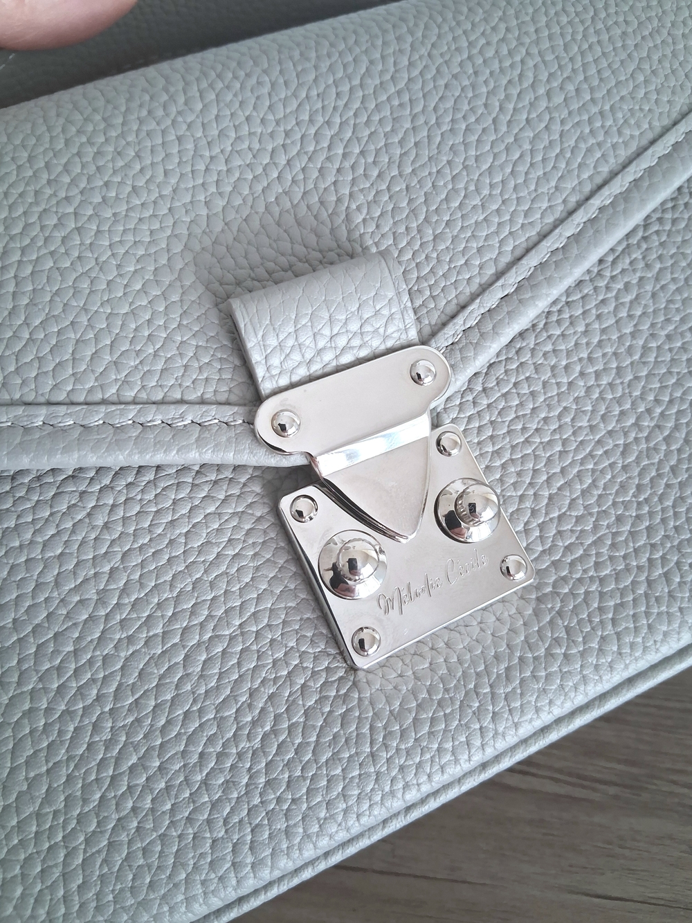 DUYP Melodie Cecile PETIT PARIS 15 Crossbody bag Pearl Grey / Silver Hardware